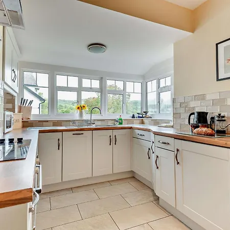 3 Bed In Village Llh48